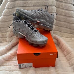 Nike Air VaporMax Plus in Gray